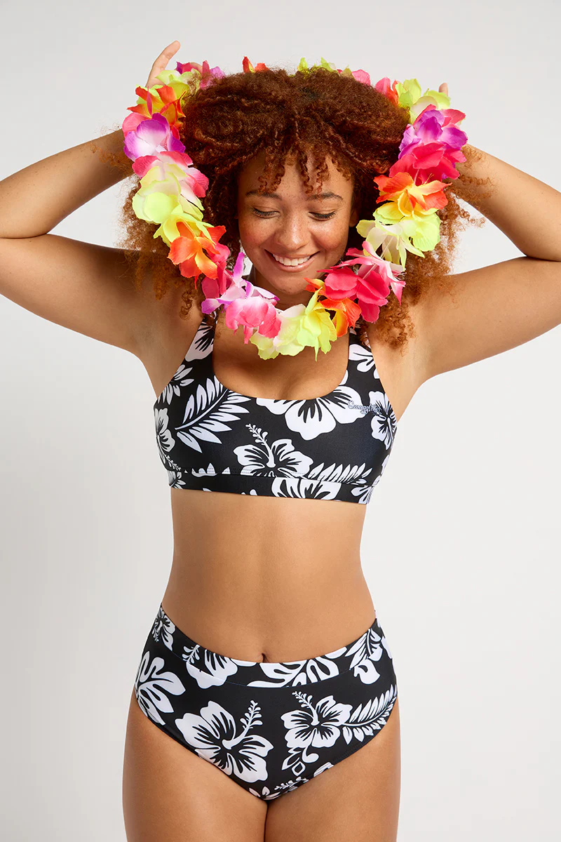 Whitehaven Bottoms in Black Hawaii 5 Ohs - Image 7